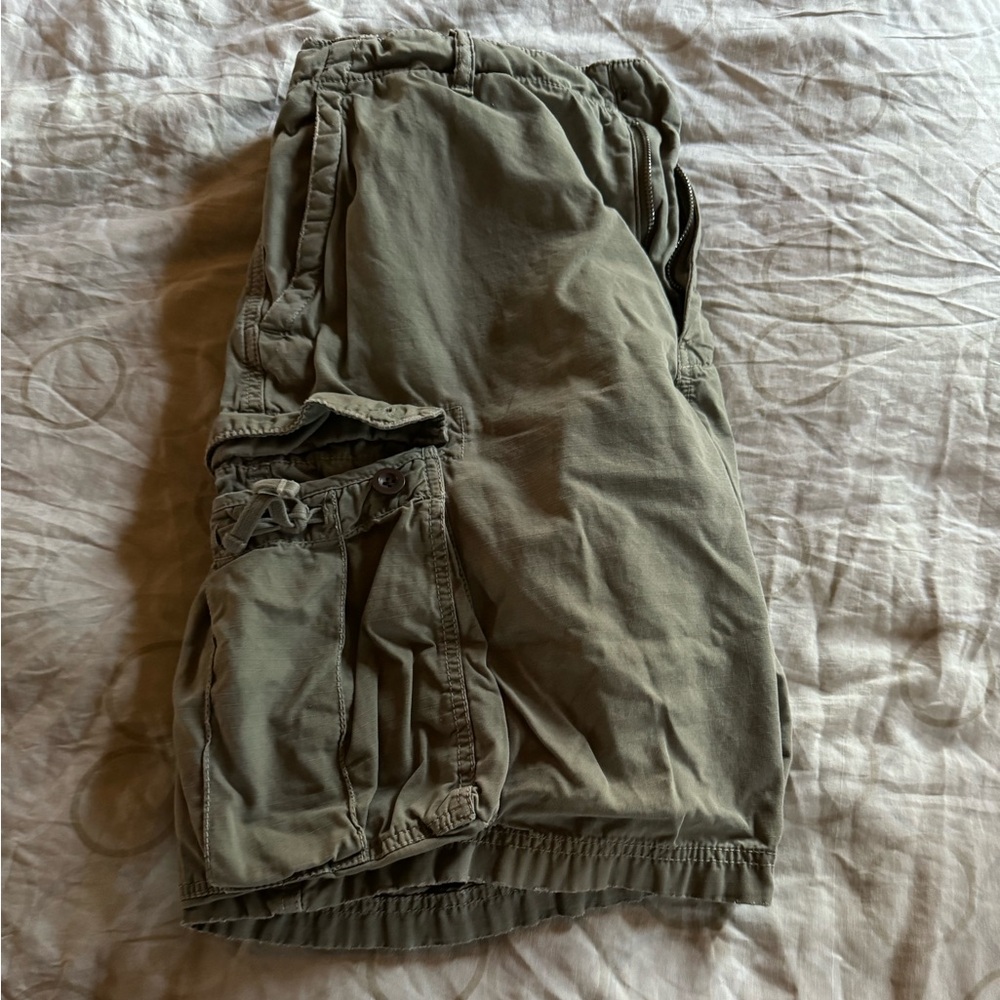 Men’s cargo shorts size 32